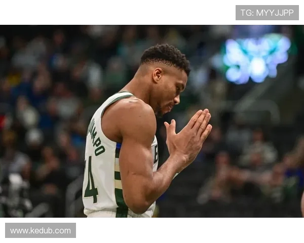 扬尼斯阿德托昆博率领雄鹿再度崛起书写属于自己的传奇篮球篇章