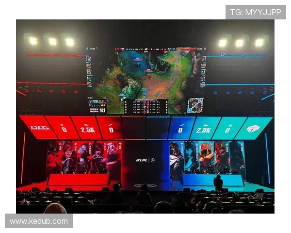 FPX战队在英雄联盟赛季中的运营策略分析与成败得失探讨