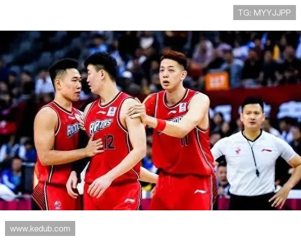 北京篮球队中路突破革新探索新战术提升球队整体实力与竞争力 北京篮球队中路突破革新探索新战术提升球队整体实力与竞争力