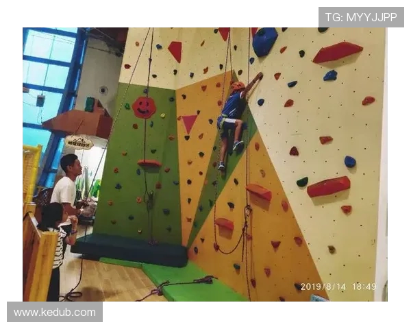 深圳攀岩队的快攻策略与训练模式解析 深圳攀岩队的快攻策略与训练模式解析