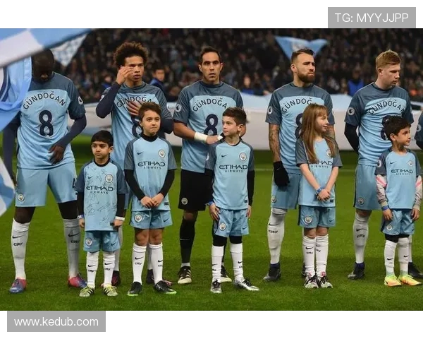 京多安的传奇旅程:从青涩小将到足坛巨星的蜕变与荣耀